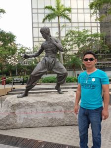 Don meets bruce lee statue