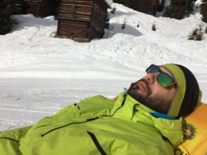 Tamas skiing